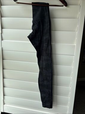 lululemon athletica align size 4 28” inseam Black Camo High-Rise Leggings